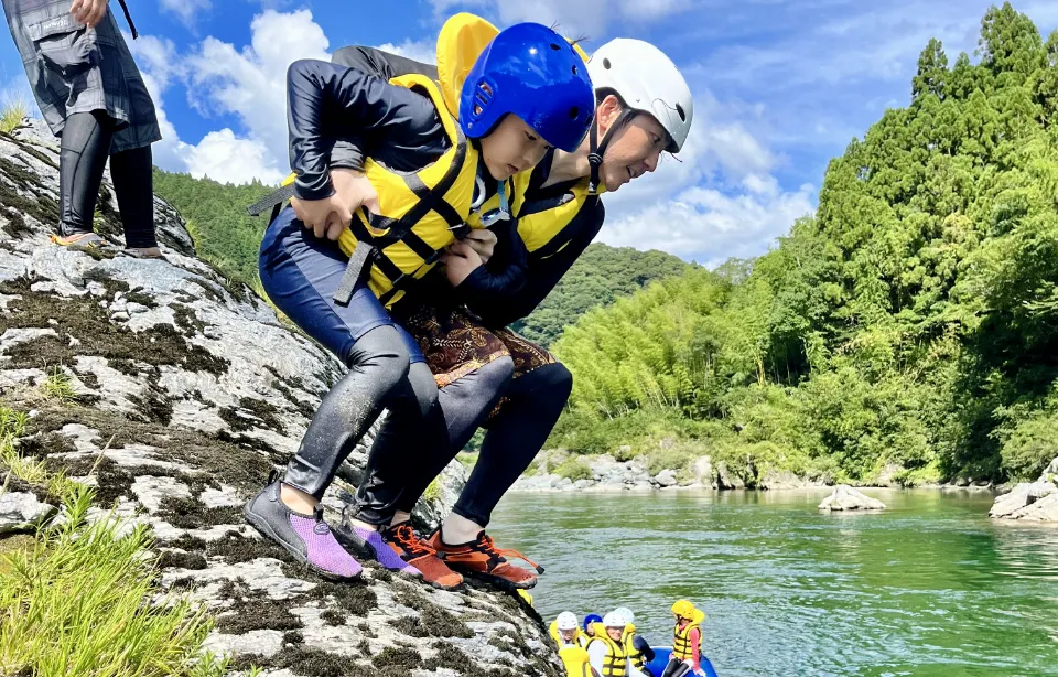 ラフティングで笑顔